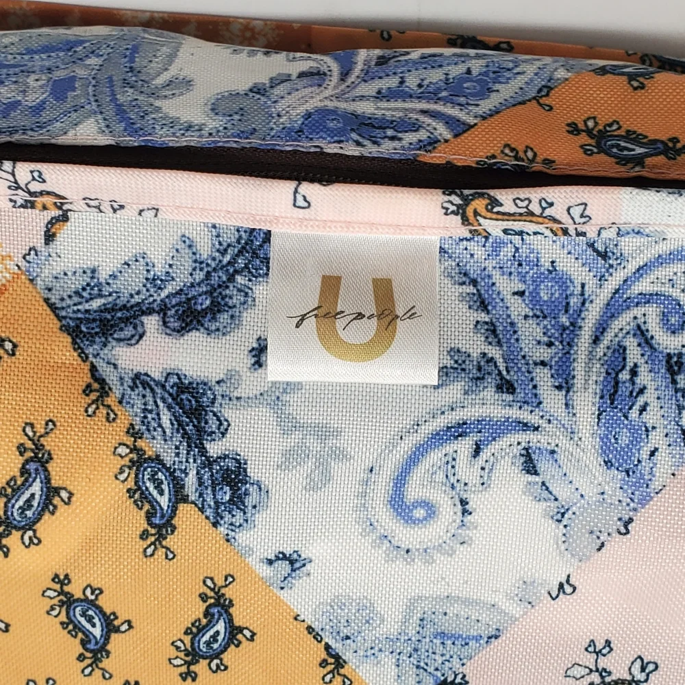 ☆ Free People x Understated Paisley with Leather Zip Up Travel Cube with Handle